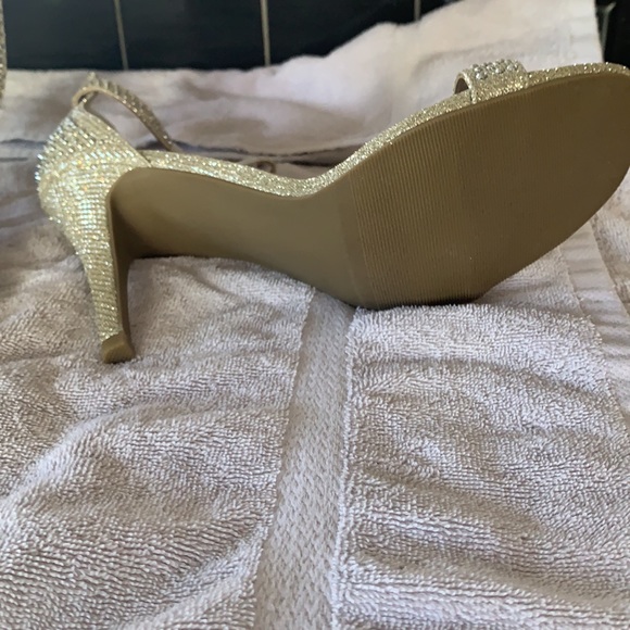 Material Girl Gold high heel shoe - Picture 2 of 2